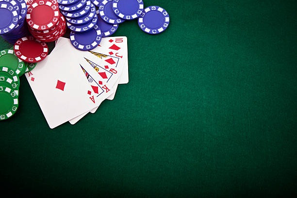 Live Texas Poker dealer at gacor180 situs studio with HD camera setup